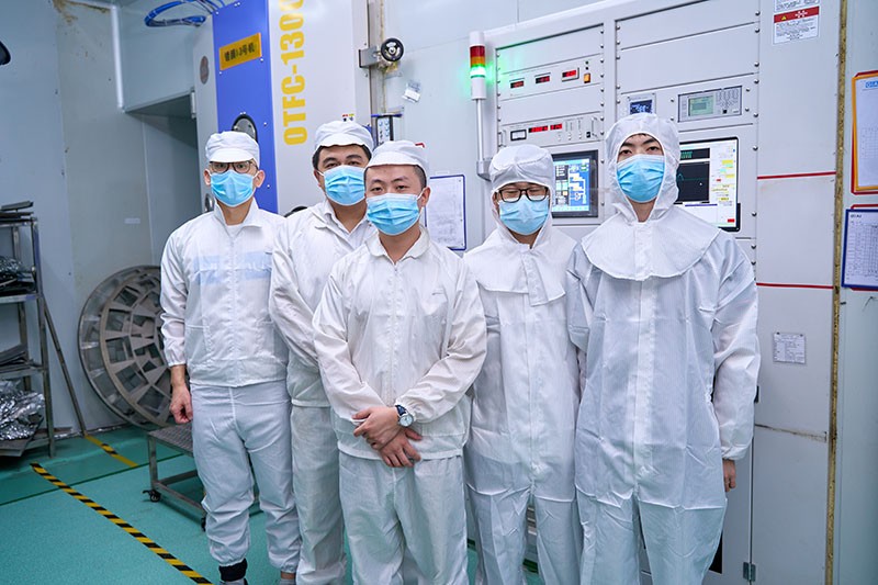 激埃特濾光片加工車(chē)間合影 激埃特濾光片加工車(chē)間合影