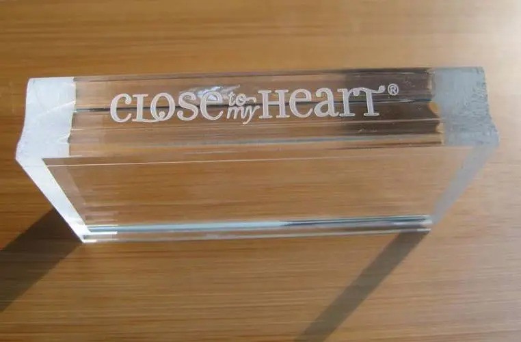 激光機在玻璃上打標的3種方法 激光機在玻璃上打標的3種方法